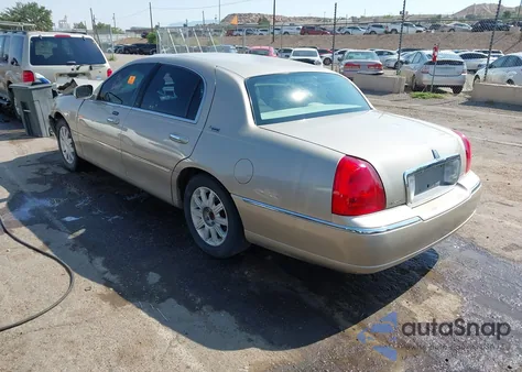 2007 Lincoln Town Car Signature Limited z USA, uszkodzony, nr VIN 1LNHM82W47Y620980